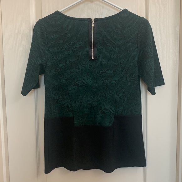 Ann Taylor Paisley Jacquard Short Sleeved Green and Black Top - Size S - Picture 10 of 12